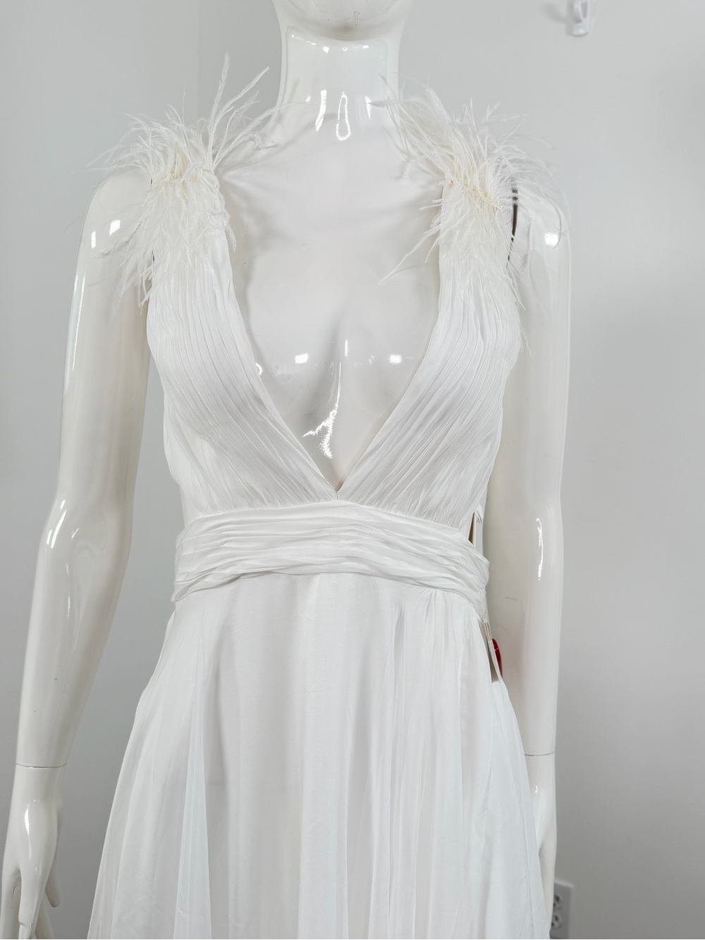 Mac Duggal 68113 White Plunge Neck Ostrich Feather A-Line Chiffon Gown Size 6 - Picture 7 of 12